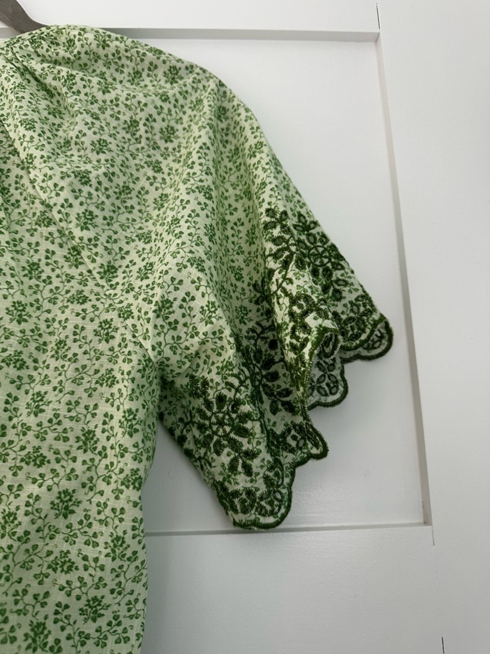 Tuckernuck Green Floral Short Sleeve Blouse - Picture 5 of 5